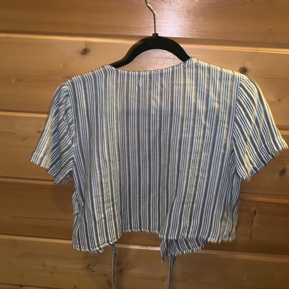 Urban Outfitters Wrap Top - Picture 4 of 4